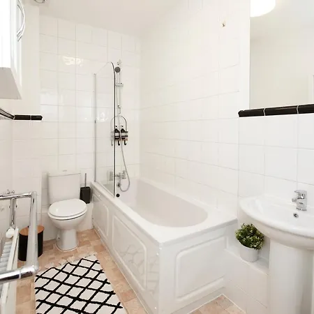 Excellent, Three Bedroom North London Apartment With Free Parking Exterior photo