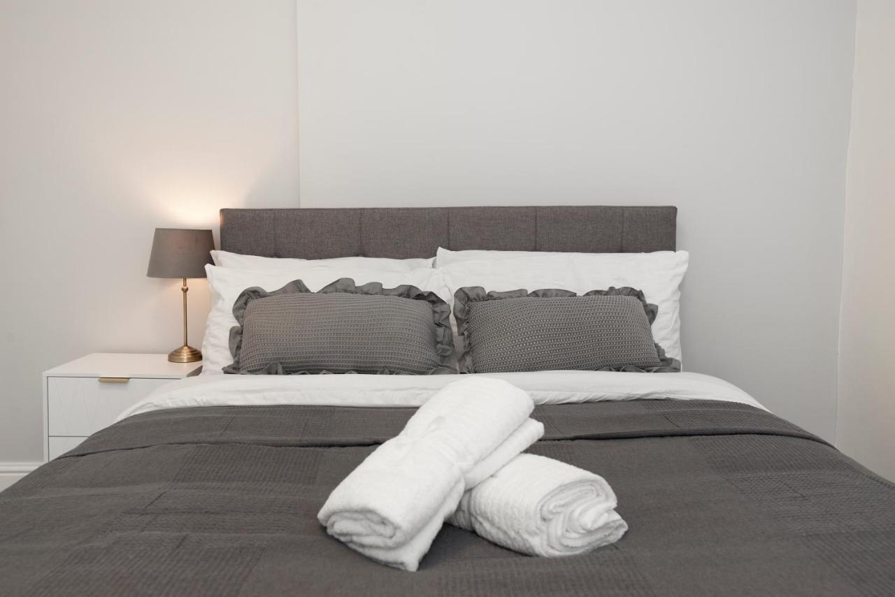 Appartement Excellent, Three Bedroom North With Free Parking *
