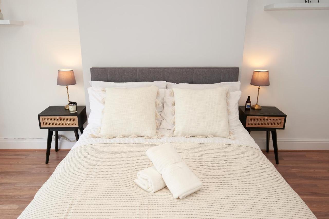 Excellent, Three Bedroom North With Free Parking