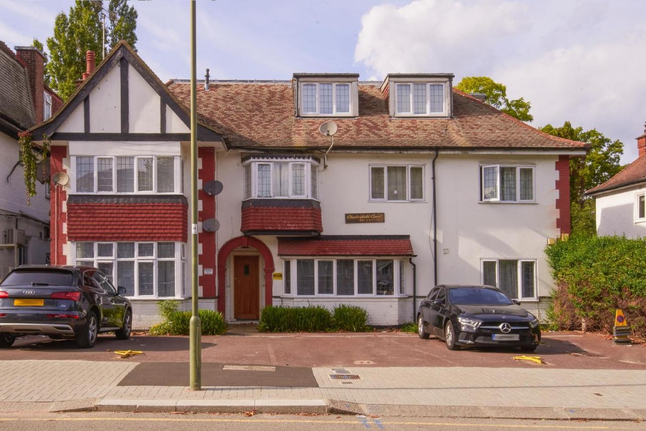 Excellent, Three Bedroom North With Free Parking Apartment