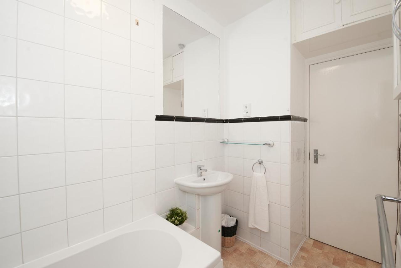 Excellent, Three Bedroom North With Free Parking *