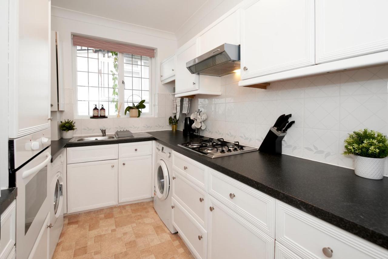 Excellent, Three Bedroom North With Free Parking London