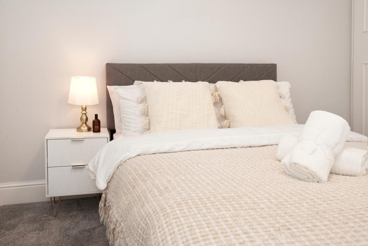 Excellent, Three Bedroom North With Free Parking